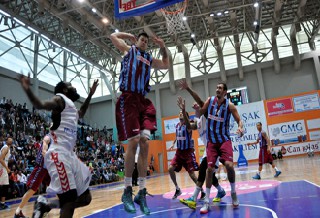 UŞAK SPORTİF: 65 - TRABZONSPOR: 78