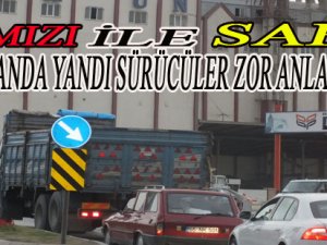 TRAFİK IŞIKLARI AYNI ANDA YANDI, SÜRÜCÜLER ZOR ANLAR YAŞADI