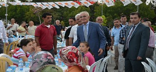 BÜYÜKŞEHİR BELEDİYE BAŞKANI YILMAZ, BAFRA’DA İFTAR YEMEĞİNE KATILDI