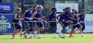 FENERBAHÇE'DE AVRUPA HAZIRLIĞI SÜRÜYOR