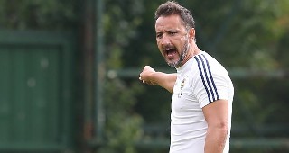 UEFA, Fenerbahçe Teknik Direktörü Vitor Pereira'ya 2 maç ceza verdi.