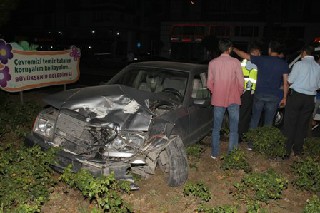 Kavşak'da kaza 2 yaralı
