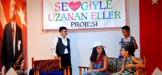 SEVGİYLE UZANAN PROJESİNDE; YAZIN TİYATRO KEYFİ