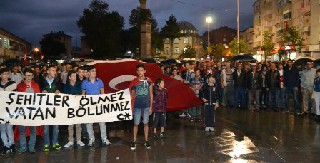 Alaçam'da şehitler için tek yürek olup yürüdü.