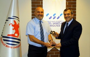 Hayırsever İş Adamına Teşekkür Plaketi