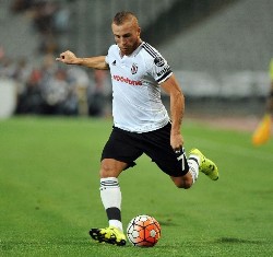 Gökhan Töre Beşiktaş Tarihine Geçti