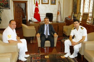 Gemi Komutanı Büyükşehir Belediyesi’ni Ziyaret Etti