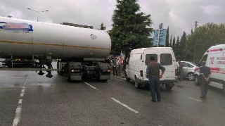Tanker İle Minibüs Çarpıştı: 1 Yaralı