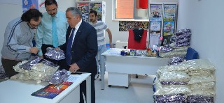 BAFRA GENÇLİK MERKEZİ UZAK  MAHALLE OKULLARINA YARDIM PAKETLERİNİ HAZIRLADI