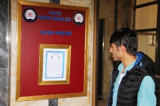 15 Dakikada 2 Kişiyi Vuranı Yakaladılar, Ayın Polisi Oldular