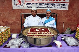 OMÜ’de Türk Bayrağı Motifli Aşure