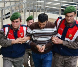 Temizlik yapmayan karısını 33 yerinden bıçaklayarak öldürdü