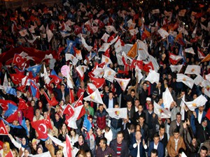 Samsun`da AKP`nin seçim zaferi çoşkuyla kutlandı