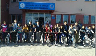 Alaçam'da Hareketli hayat için öğrencilere bisiklet