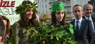 Öğrencilerden Öğretmene ve Doğaya saygı yürüyüşü