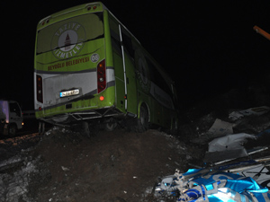 Cenaze dönüşü kaza : 17 kişi yaralandı