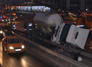 Beton tankeri kaza yaptı