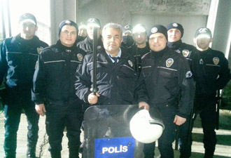 Polis memuru cinnet geçirdi