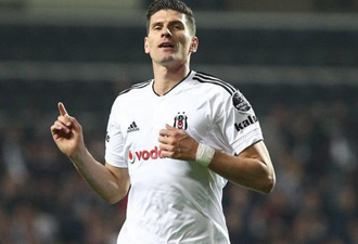 Mario Gomez rekorları alt üst etti