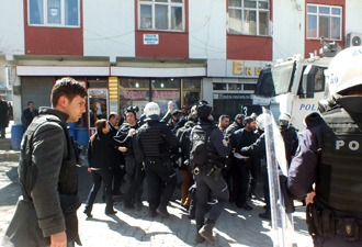 Nevruz kutlamasına polis müdahalesi