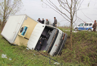 Tekkeköy'de kamyon devrildi : 1 yaralı