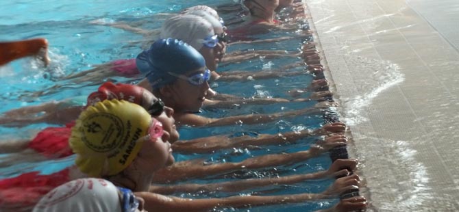 Bafra'da yüzme sporunda geleceğin yıldızları