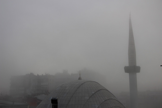 Samsun’da etkili olan yoğun sis, hayatı olumsuz etkiledi.