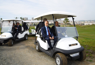 Seminerden sonra golf sahasını gezdiler