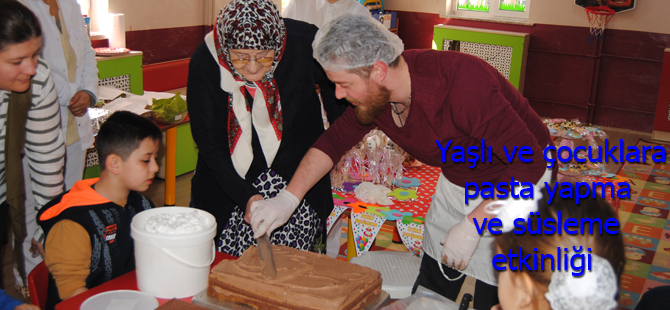 Çocuklar ve yaşlılara pasta yapma ve süsleme etkinliği