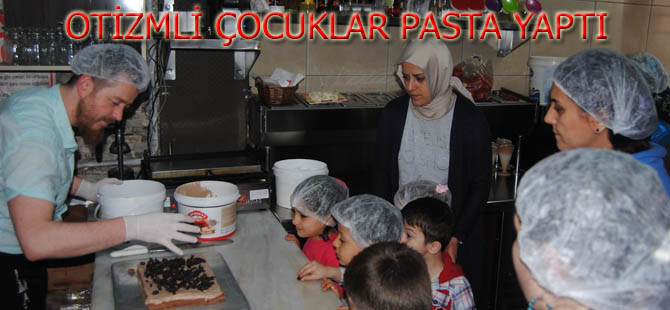 Otizmli çocuklara pasta yapımı etkinliği