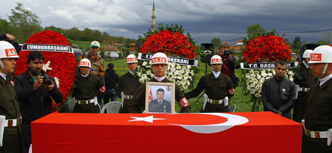 ŞEHİT OLMADAN ÖNCE TÜRK BAYRAĞI İSTEMİŞ