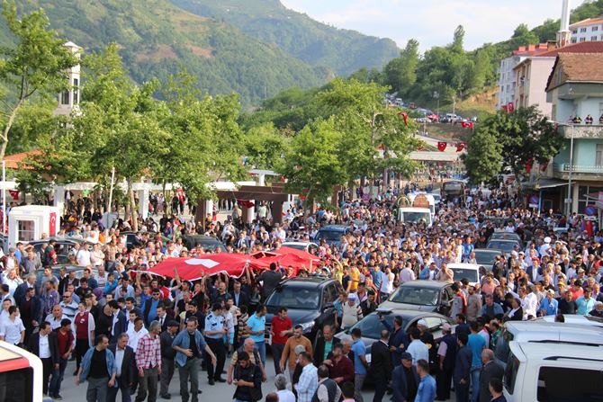 Ayvacık şehidini son yolculuğuna uğurladı