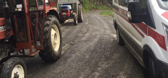 Bafra'da ambulans yolda mahsur kaldı