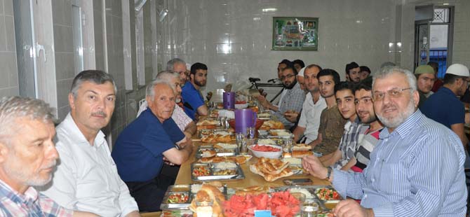 19 mayıs'da Suriyeliler ile iftar