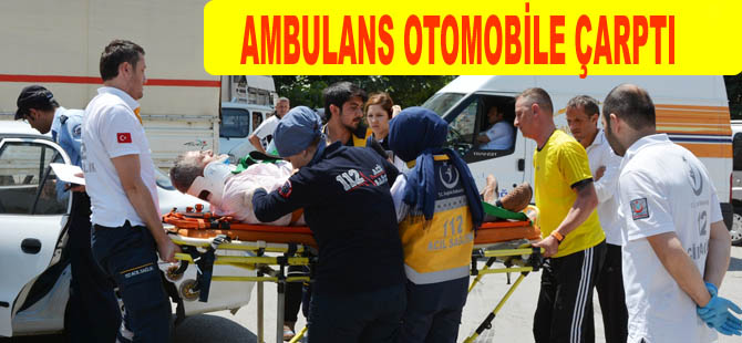 Bafra`da ambulans ile otomobil çarpıştı