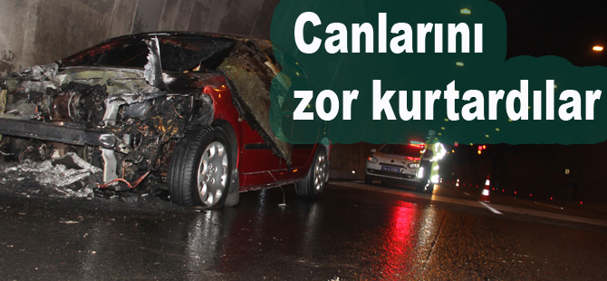 Yanan araçtan canlarını zor kurtardılar