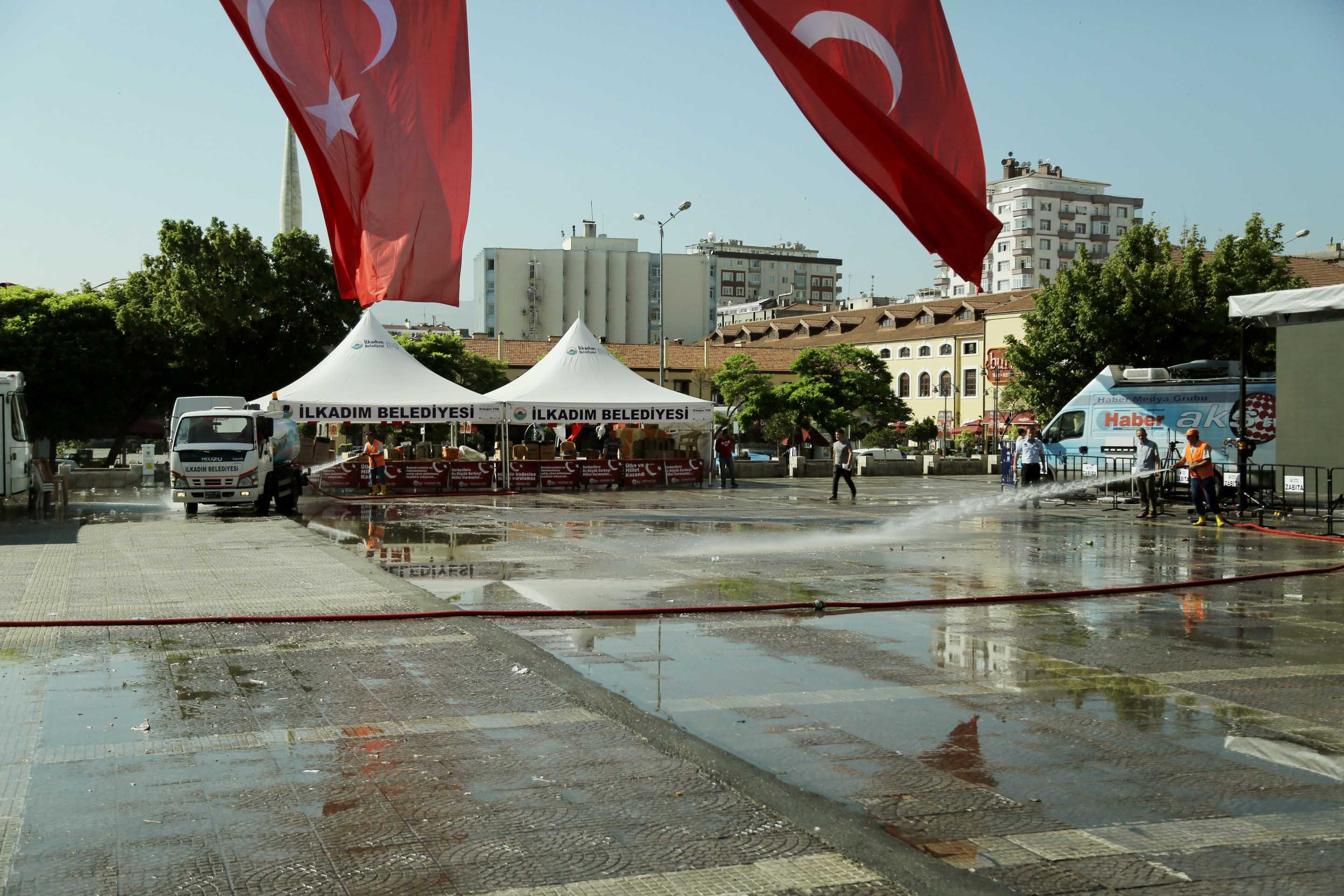 İlkadım Meydanı her gün demokrasi nöbetine hazırlıyorlar