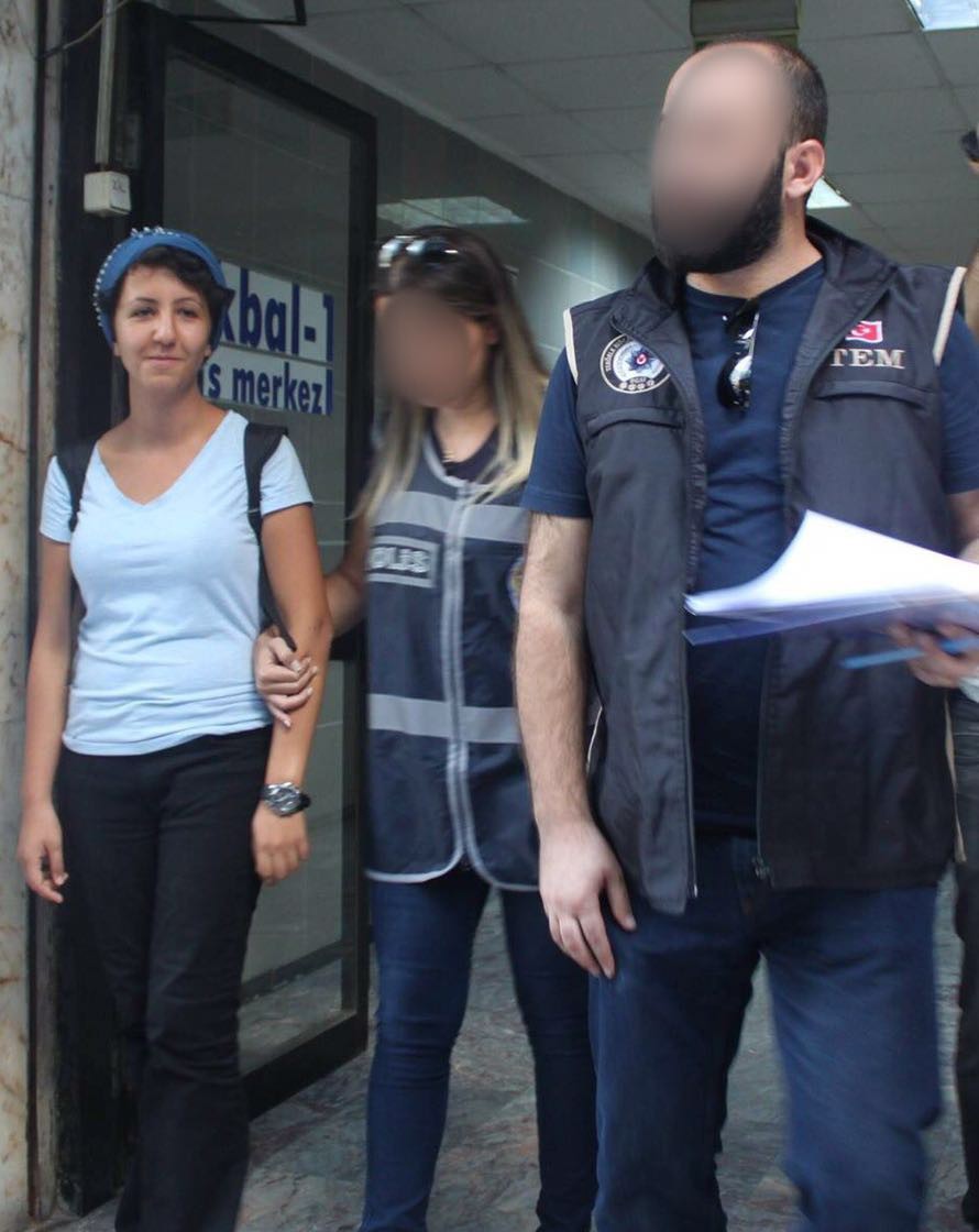 İzmir'de dergiye terör baskını