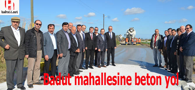 Badut mahallesine Beton yol