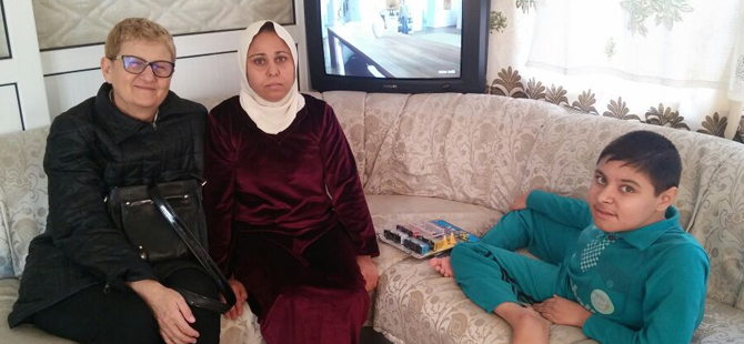 MHP Kadın Kolları'ndan Türkmen aileye ziyaret