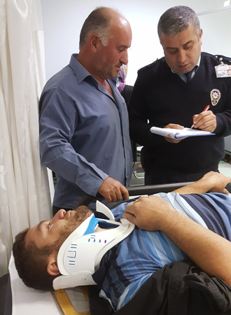 Canik'de çatıdan kişi yaralandı