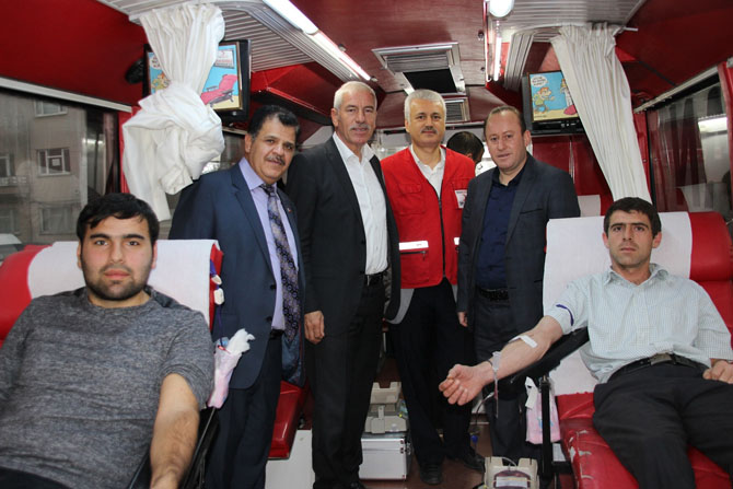 Alaçam AK Parti’den Kızılay’a kan bağışı
