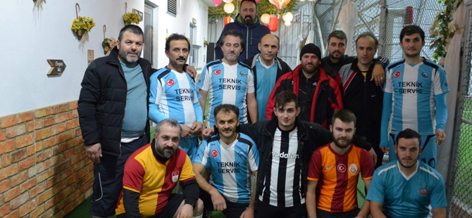 Gazeteciler futbol maçında yenildi