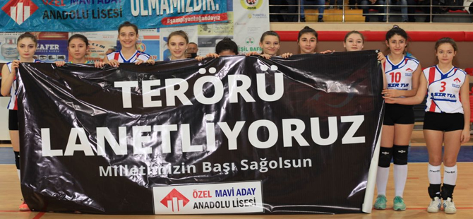 Voleybol müsabakasında terör olayları protesto edildi