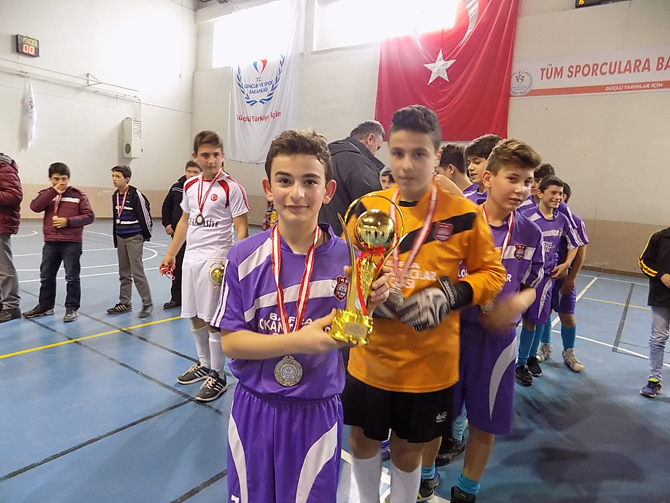 FUTSAL YILDIZ ERKEKLER ŞAMPİYONU NAZMİYE DEMİREL ORTAOKULU