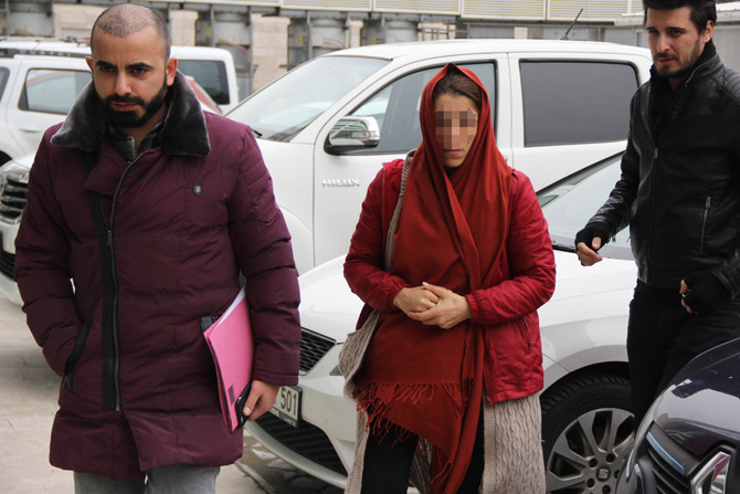 Gürcü kadın kaçak sigara yakalattı