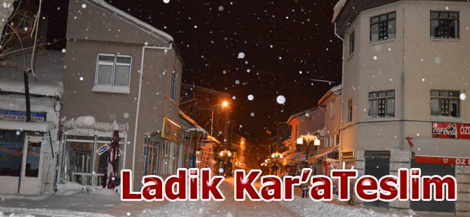 Ladik'de Kar İle Mücadele Gece Gündüz Devam Ediyor