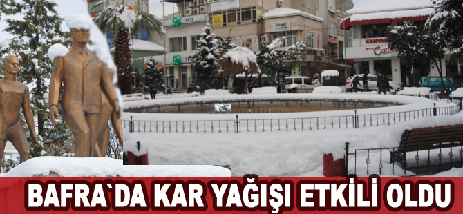 Bafra`da kar yağışı etkili oldu