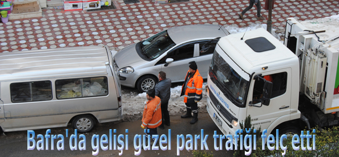 Bafra'da gelişi güzel park trafiği felç etti