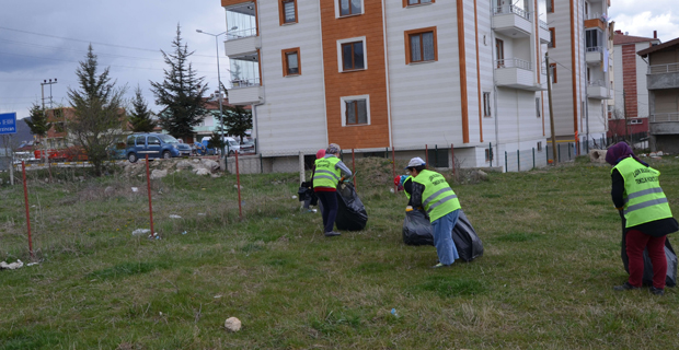 LADİK BELEDİYESİ İLÇE GENELİNDE TEMİZLİK ÇALIŞMALARINI SÜRDÜRÜYOR